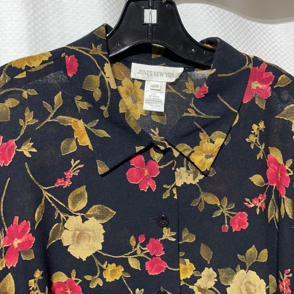 Jones New York 22w 💯 wool black floral blouse in euc . - Picture 3 of 9